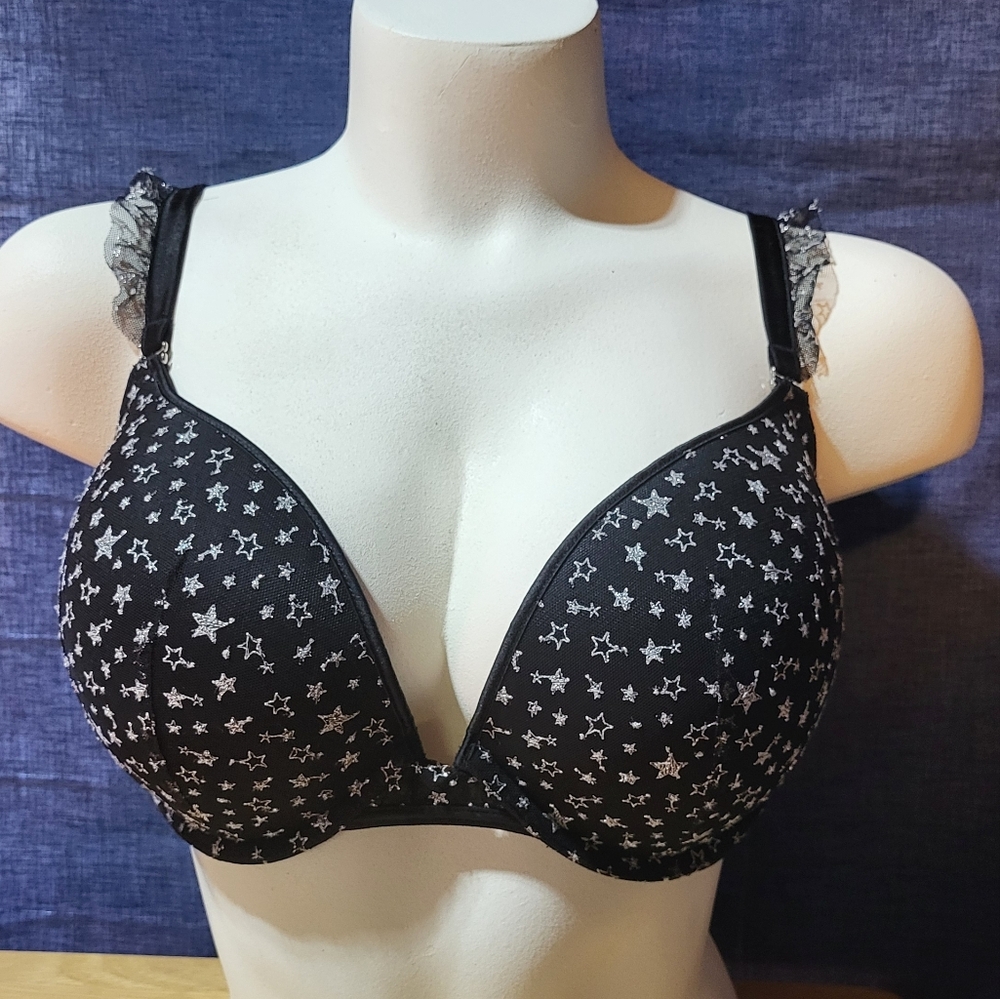 Sexy Victoria Secrets black lace bra with star's size 36DD